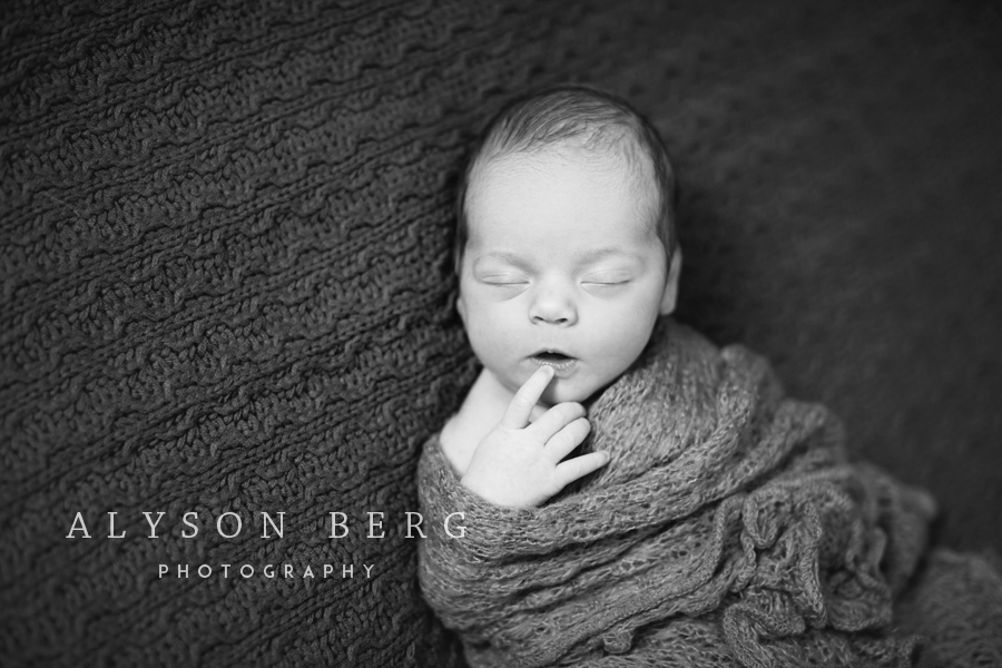 newborn_portrait_bw_009